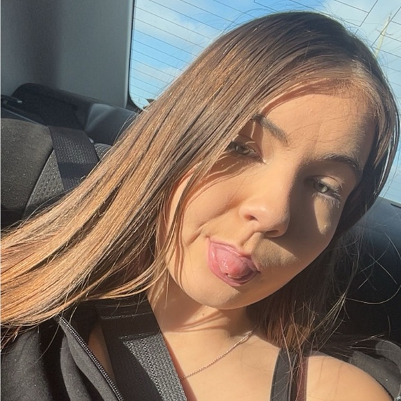 Meet your Posher, Zoye - Picture 1 of 1